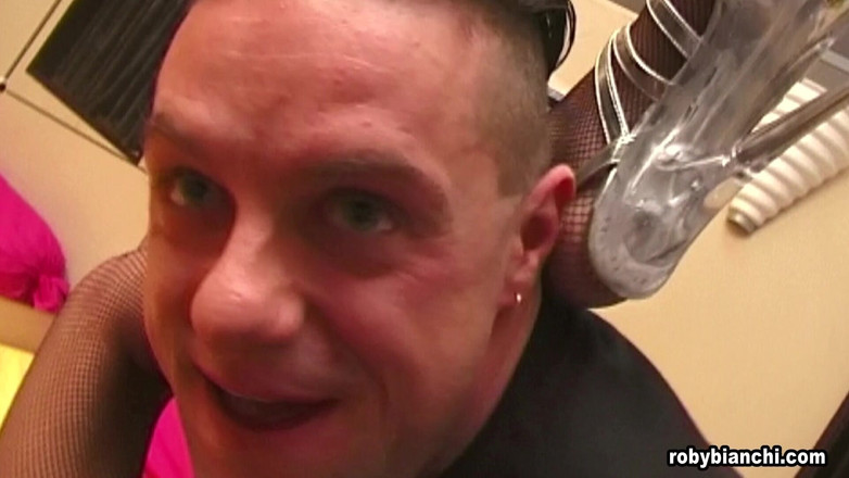 Old style xxx all you need to fuck: Fanny Bravo ama montar una enorme polla en el culo...