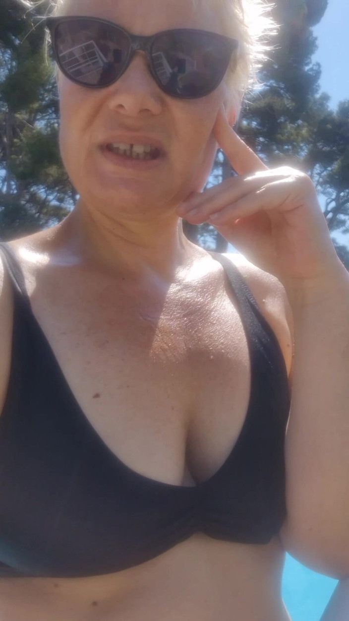 Sofy13: Exhib en el piscina