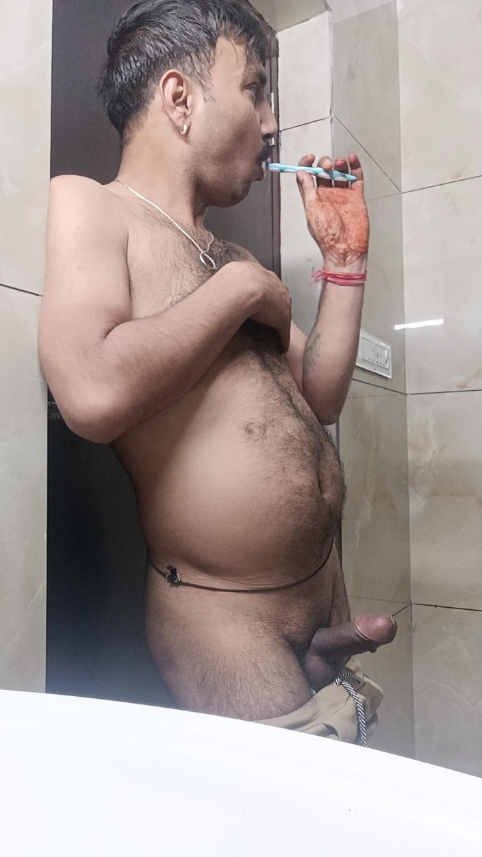 Rajasthani-old-lover: Indian desi Man se bucură de duș și Spectacol de Masterbation...