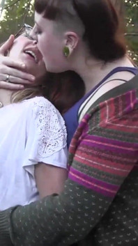 Sesja lesbo na świeżym powietrzu