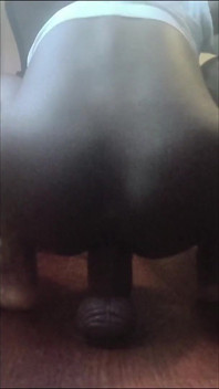 Femboy dipendente grande nero ha orgasmi scoreggia cremosi