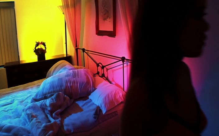 FapFlare: Annie cruz si cewek nakal asia yang lagi asik ngintip...
