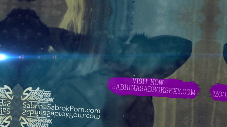Sabrina Sabrok: Douche dorée pour Sabrina