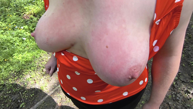 Bouncy Tits Action: Naked Walking and Slapping Her Tits