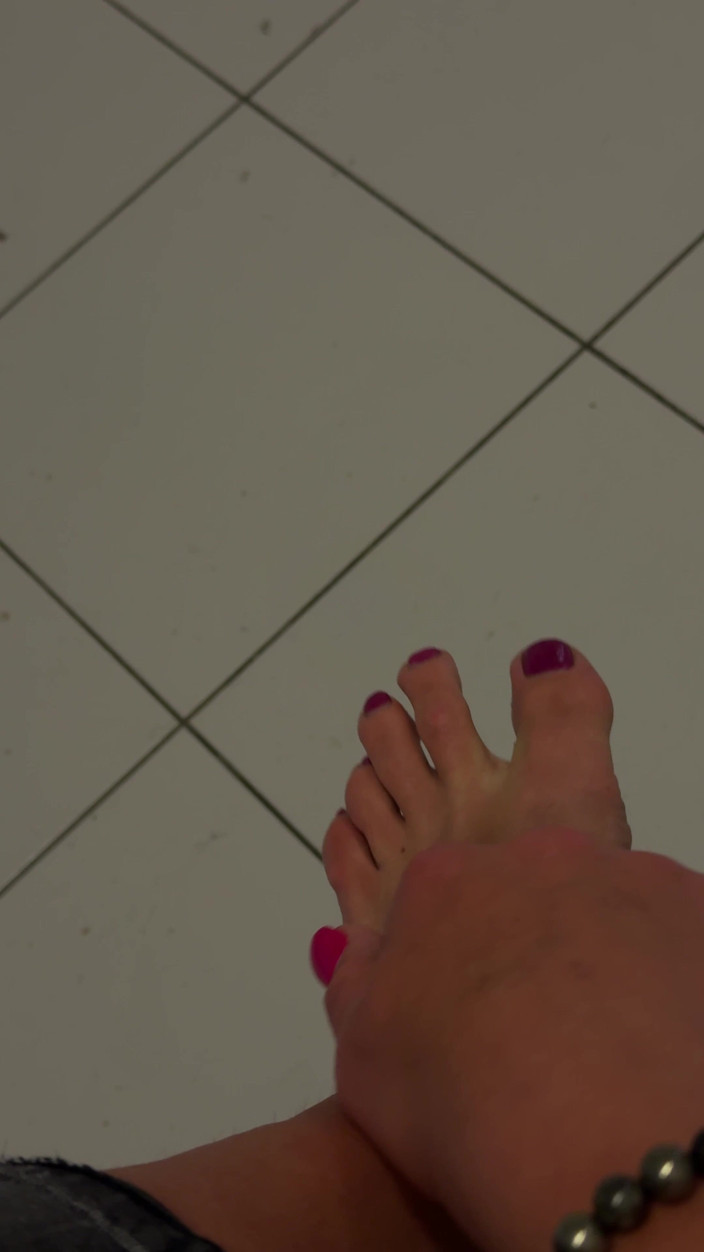 Mistress_GR: Giocare con le gambe