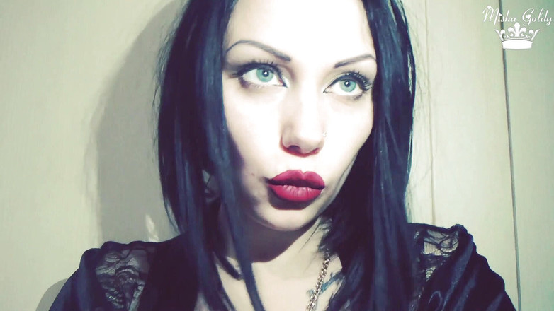 Goddess Misha Goldy: बिल्कुल सही प्राकृतिक होंठ