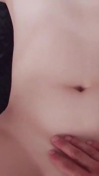 私の義理の妹は彼女のセクシーな皮ひもで私を誘惑しました、私は彼女の中に私のコックを入れなければなりませんでした