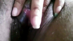 Miya White: Indyjska seksowna żona pokazuje cycki i masturbuje się w nocy