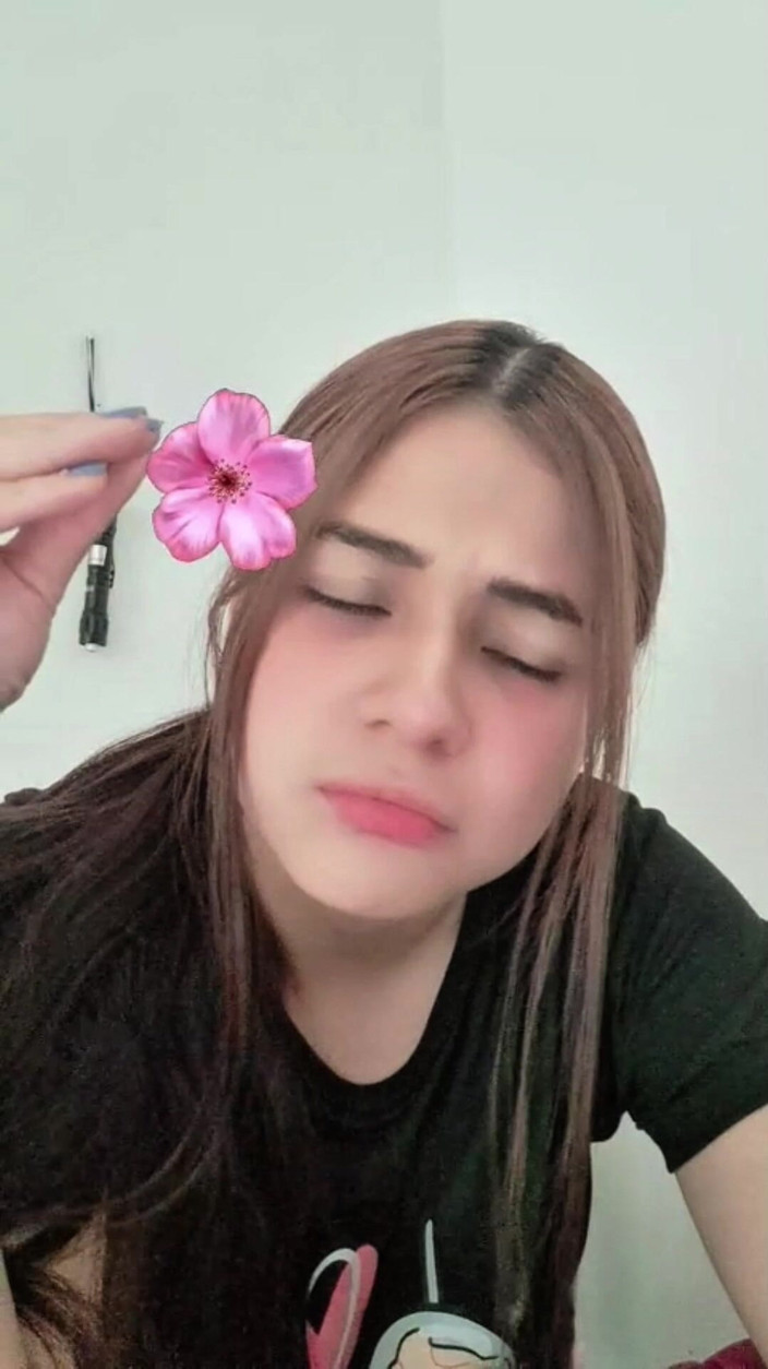 Yuli and tony: Мій найкращий друг мастурбує на Tiktok