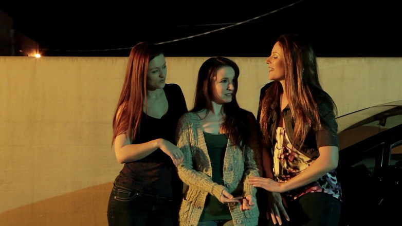 Delicious Girl Threesomes: Lezbiyen azgın sürtükler park yerinde sapıklık yapıyor!