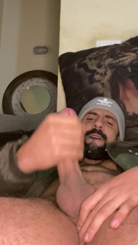 Arabe Pauzudo se bucură de pula lui