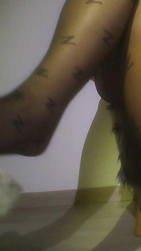 Kasut Dangling dalam Pantyhose
