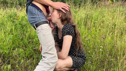 Bardzo gorące kneblowanie Głębokie gardło na zewnątrz