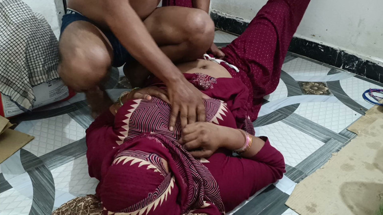 Bhabhi UP: Сводная сестра , сводная сестра невестки, ты много выросла, это весело их репрессировать.