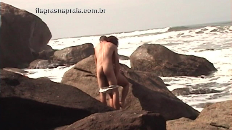 Amateurs videos: Mia moglie fa sesso con un nostro amico sulla spiaggia