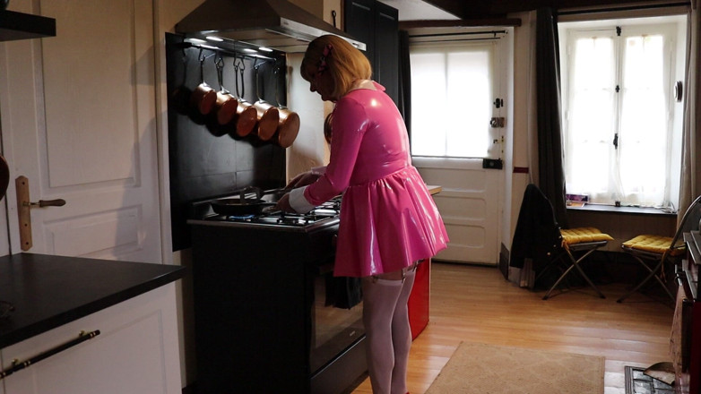 Sissy Dee Dee: Sissy Dee Is Cooking Lady Fee Her Lunch Before Lady...