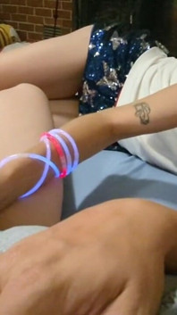 4k sünnetsiz 4 Temmuz orta yaşlı seksi kadın birçok patlayıcı orgazm yaşıyor, elle muamele çekiyor ve dölleniyor