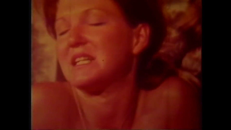 Vintage megastore: Eileen Wells futaiul