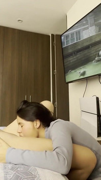 Sexo Lesbico Mientras Mi Mejor Amiga Juega Videojuegos