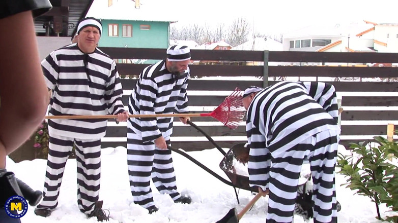 Mature NL: Hot Babe at a Gang Bang