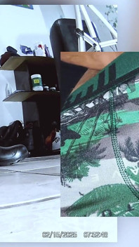 Fetiche - botas, meias, pé, fumar, calcinha.
