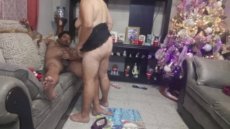 Sofixxx: Dándole a mi madrastra madura una buena cogida al estilo...