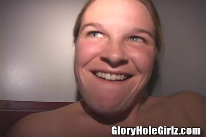 Glory Hole Girlz: 정자 글로리홀 창녀를 먹는 발정난 자지 빨기 흑인 자지!