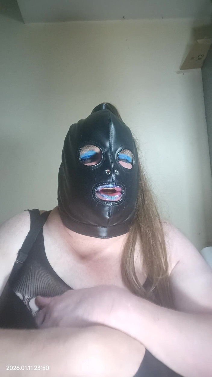 Stephanie-Nicole-TV: Bbw TV si hraje se svými bradavkami prostřednictvím síťovaných tělových...