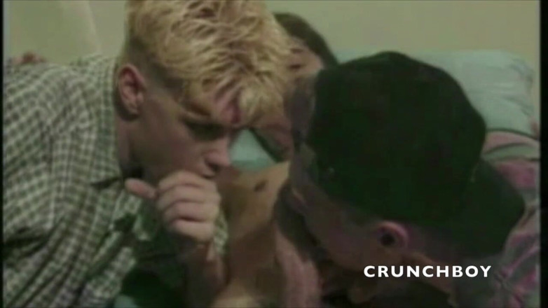 Crunch Boy: Hetero aceitar fazer sexo com seu amigo gay