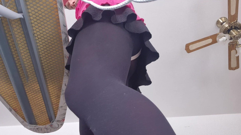 SavageHeater59: Ütülerken eteğimin altına bak