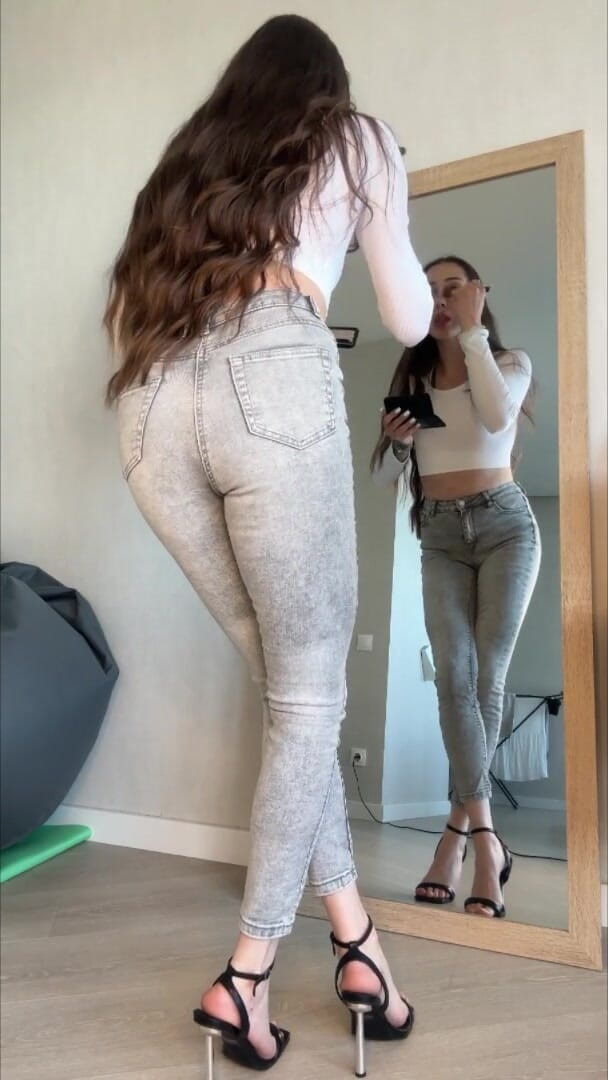 PeeAriel: Schlampige Casual Casual in Jeans Mit Voller Blase