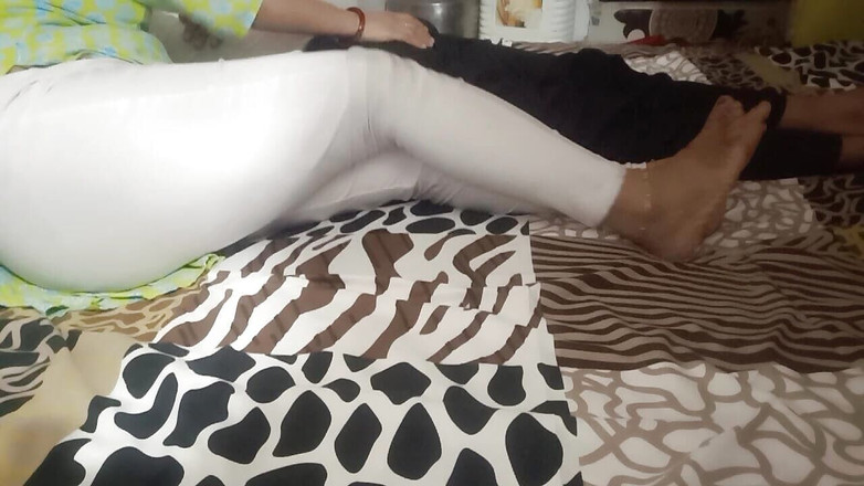 Sagita Sharm: Thuyết phục chị kế làm tình