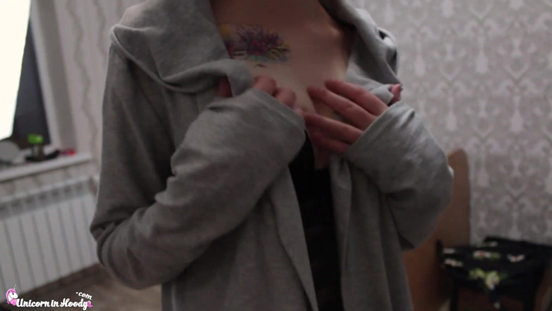 Unicorn In Hoodie: Seks sensual cewek cantik dengan tetangga - closeup
