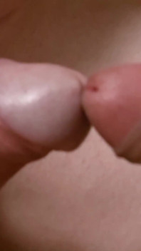 La sexy ladyboy tailandese asiatica jennie viene scopata a pecorina