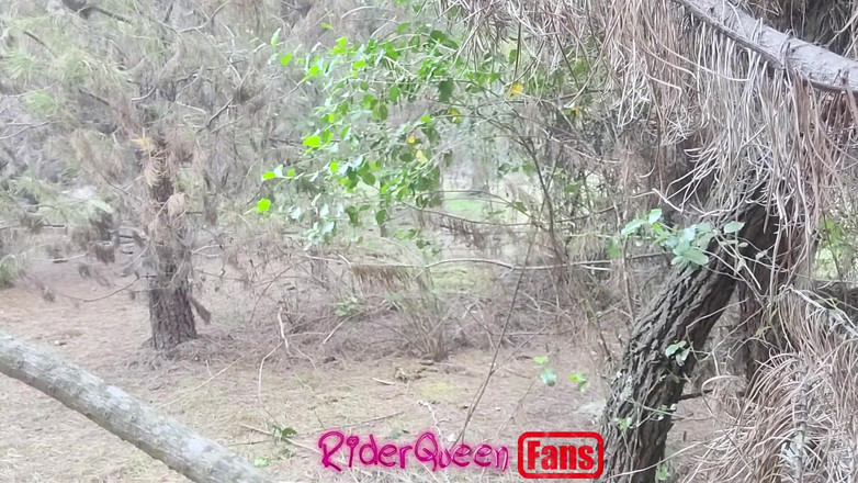 Riderqueen BBW Step Mom Latina Ebony: Riderqueen allein, draußen, Videos für meine Fans und Follower