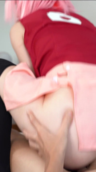 Sakura se fait éjaculer dans le trou du cul et reçoit un creampie dans la chatte