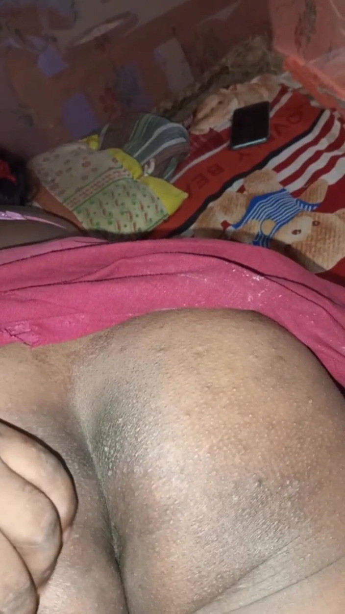 Auntixxx69: Il pene di mio fratello è molto spesso e entra dentro...