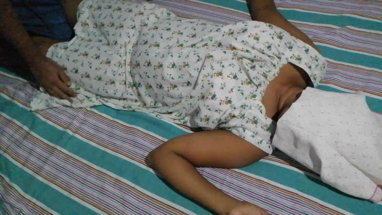 Sweety In Bed: Wanita Asia mempunyai buah dada berbulu