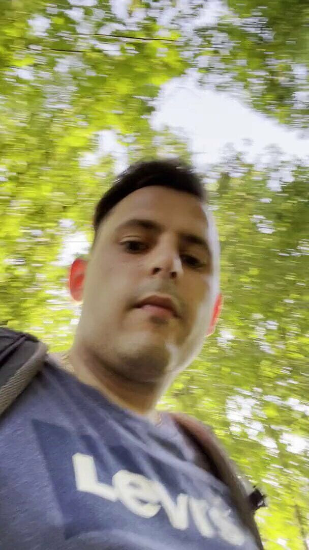 Twinkboy82: Немецкий паренек-твинк дрочит член на улице