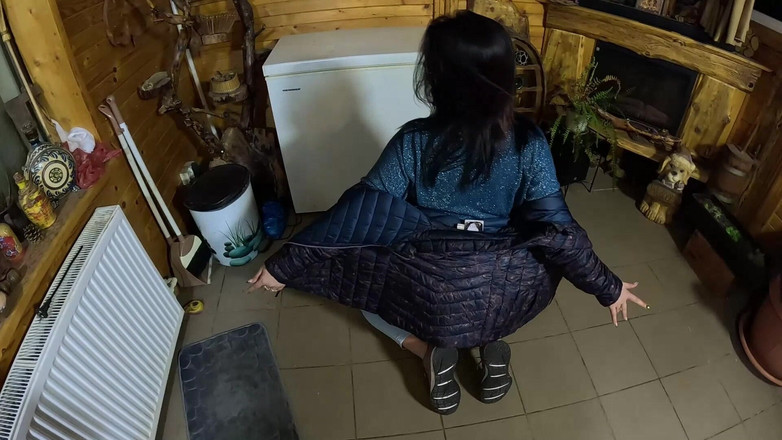 MilfyCalla: Stydké Pysky MILF Twerks V Džínách - Kouření a Stříkání Po...