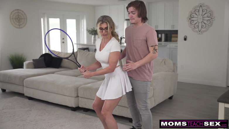 Moms teach sex: Madrastra me ayuda a afilar mi juego - t19: e9
