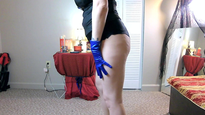Kennedy Channing: サテングローブ 継母フェラチオと乳首ファック