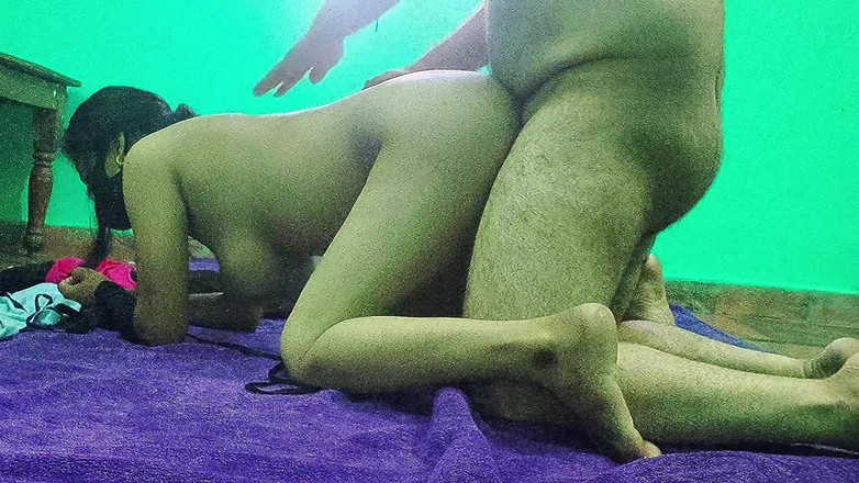 BadMash_Bhabhi: O padrasto confunde sua enteada com sua esposa e a...