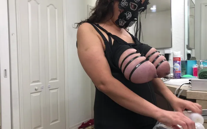 VeeVee Vixen: Hucow Milking on the Goat Milker Cam 3