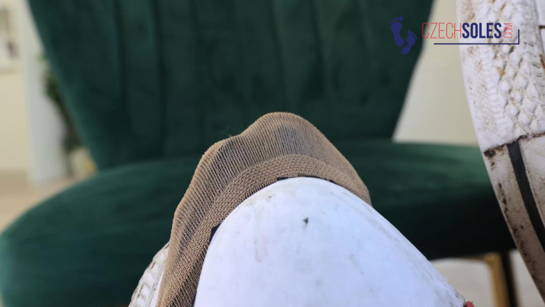 Czech Soles - foot fetish content: Její nohy nepřestane růst