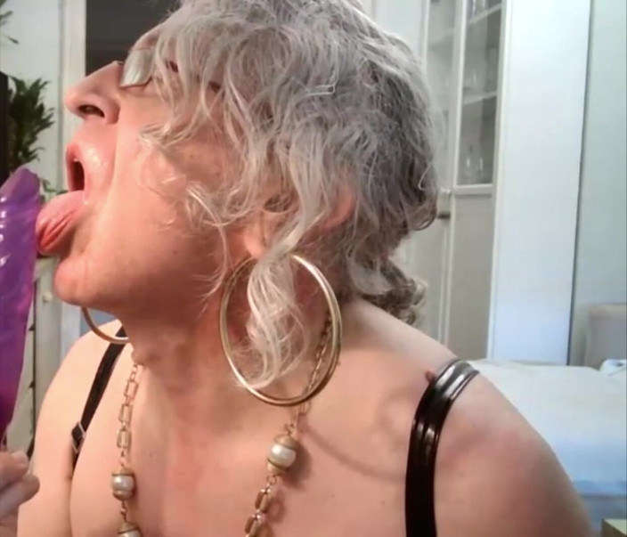 Carlatx: Spanish Whore with a Deep Throat