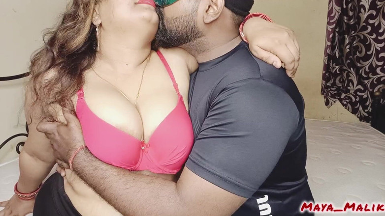 Maya-malik: Švagrová ošukaná poslíčkem, který přišel domů, smazala žár její kundičky a...