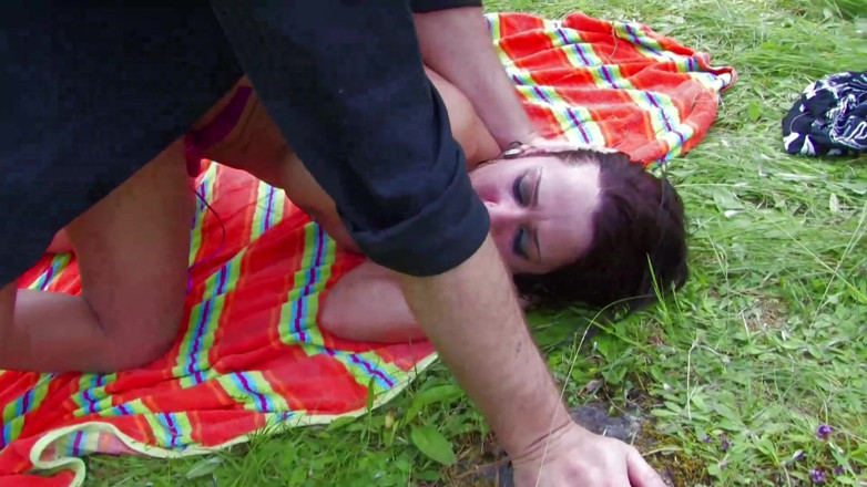 Real Home Made: Grandi tette sexy scopano nel parco