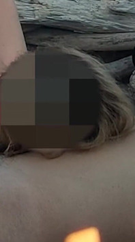 Pussy flash- lo sconosciuto ha beccato il mio patrigno a... una spiaggia e si segarono il cazzo - misscreamy