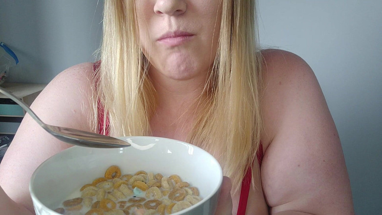 Julie_Bliss: Julie Bliss - sarapan raksasa